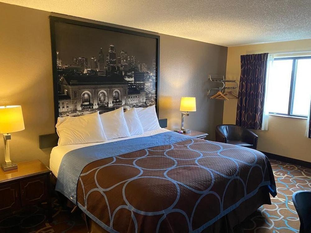 Super 8 By Wyndham Kansas City At Barry Road/Airport Exteriör bild