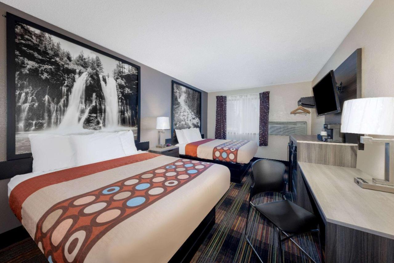 Super 8 By Wyndham Kansas City At Barry Road/Airport Exteriör bild