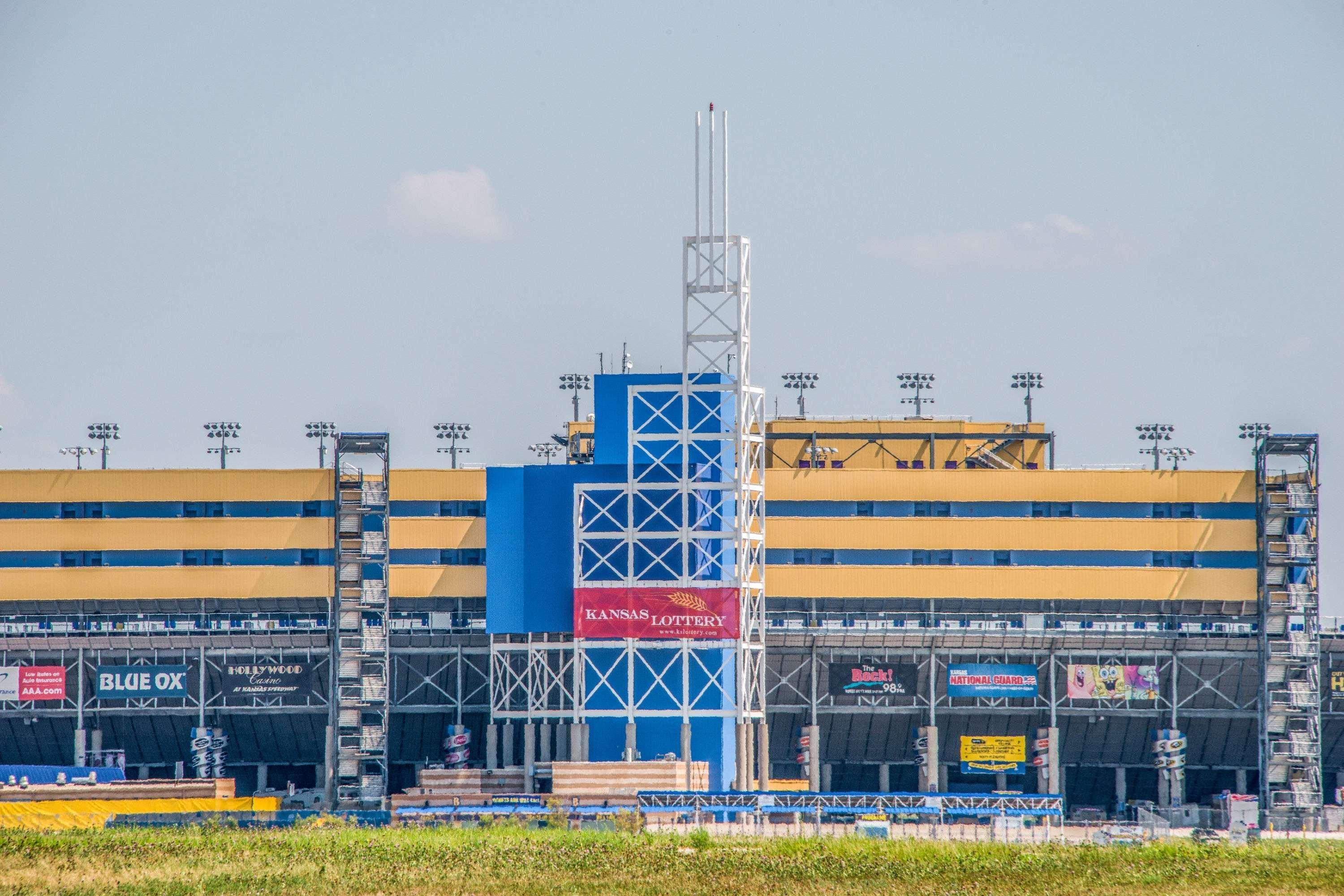 Super 8 By Wyndham Kansas City At Barry Road/Airport Exteriör bild